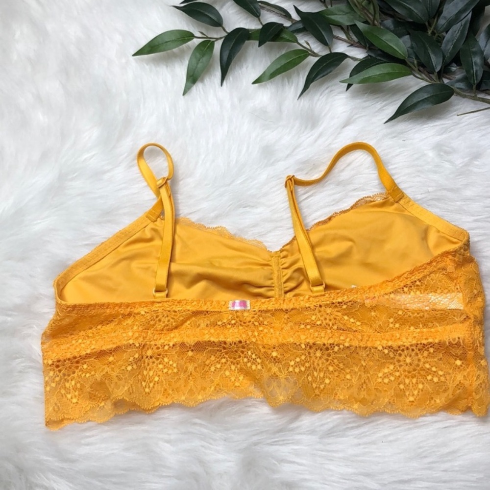 Victoria Secret Pink Bra 🌻 2/$15 - Picture 2 of 2